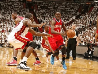 风城烽火与迈阿密烈焰，2011年NBA季后赛热火vs公牛史诗对决