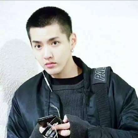 吴亦凡篮球怎么样？从球场小王子到全网笑谈的体育跨界之路