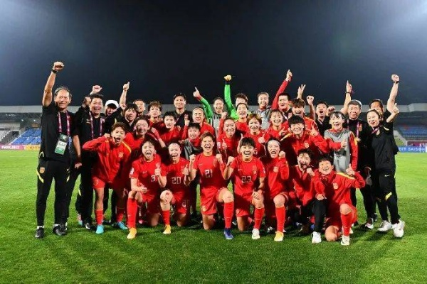 铿锵玫瑰再集结，中国女足35人名单背后的新周期与老问题