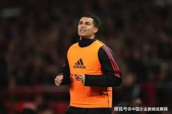 万人嫌的C罗，光芒背后的傲慢、脆弱与时代替罪羊